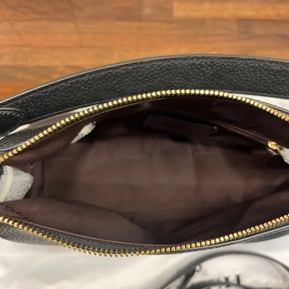 Coach Shay - Picture 9 of 12